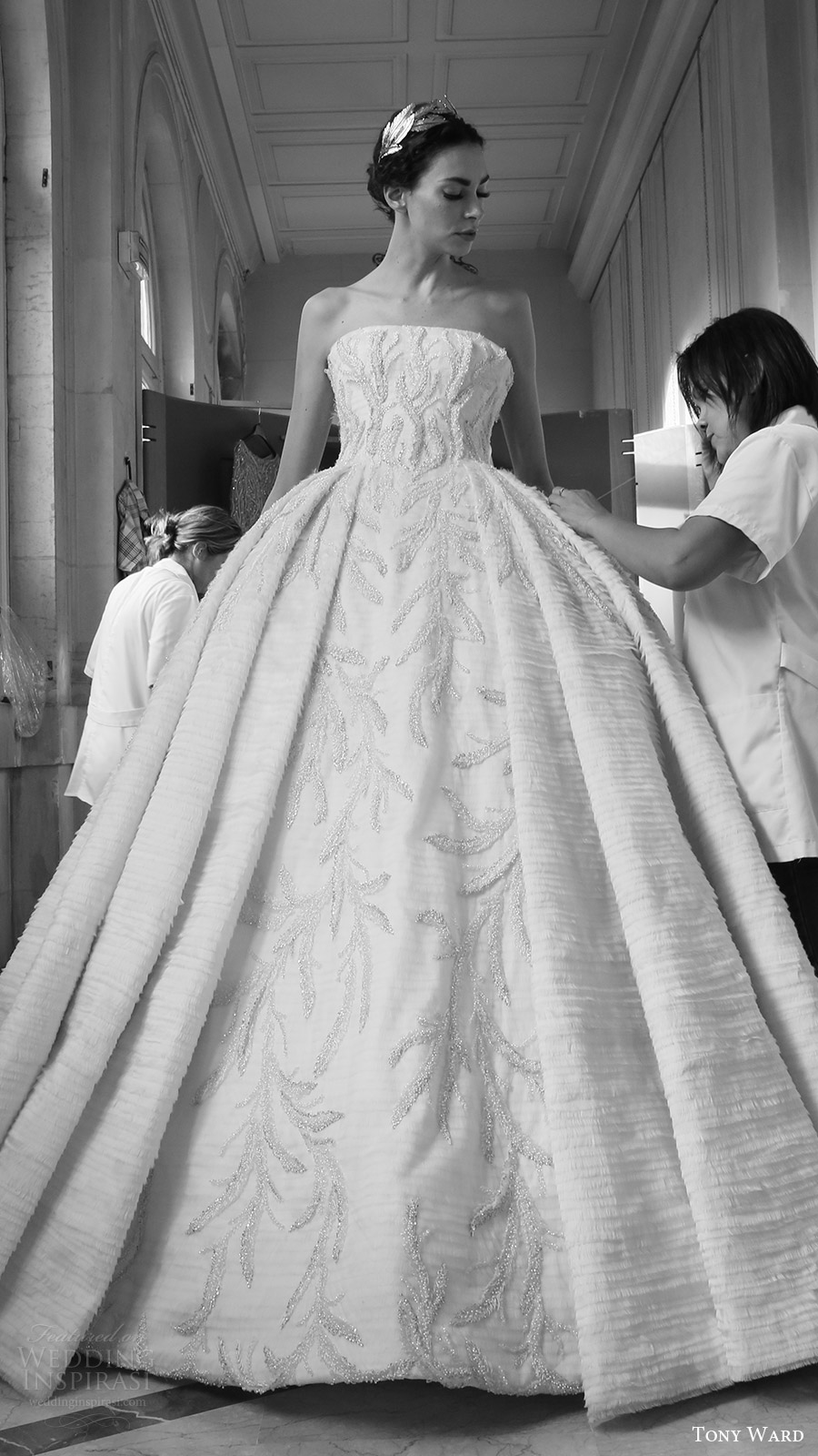 tony ward couture fall winter 2016 2017 back stage ball gown wedding dress