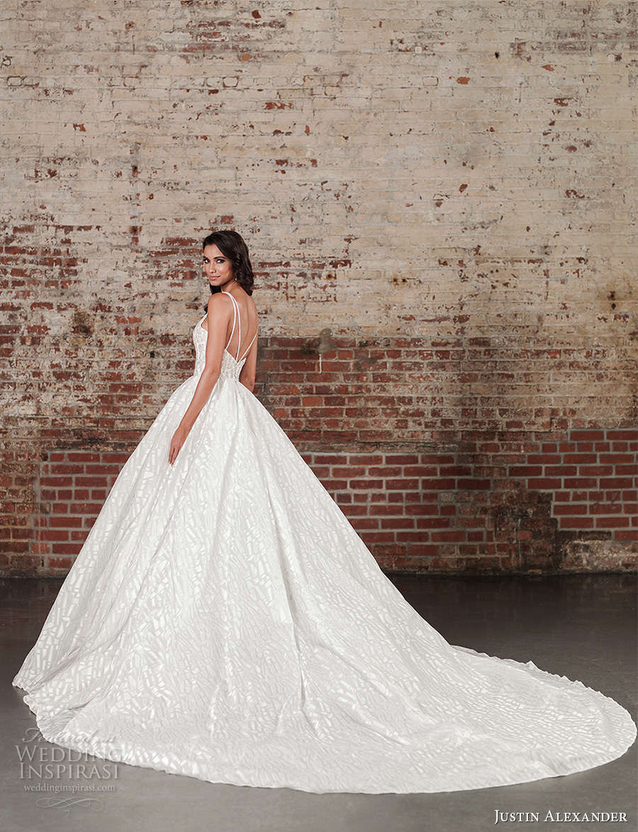 justin alexander spring 2017 bridal spagetti strap sweetheart neckline heavily embellished bodice princess ball gown a line wedding dress long monarch train (9864) bv justin alexander spring 2017 bridal spagetti strap sweetheart neckline heavily embellished bodice princess ball gown a line wedding dress long monarch train (9864) bv