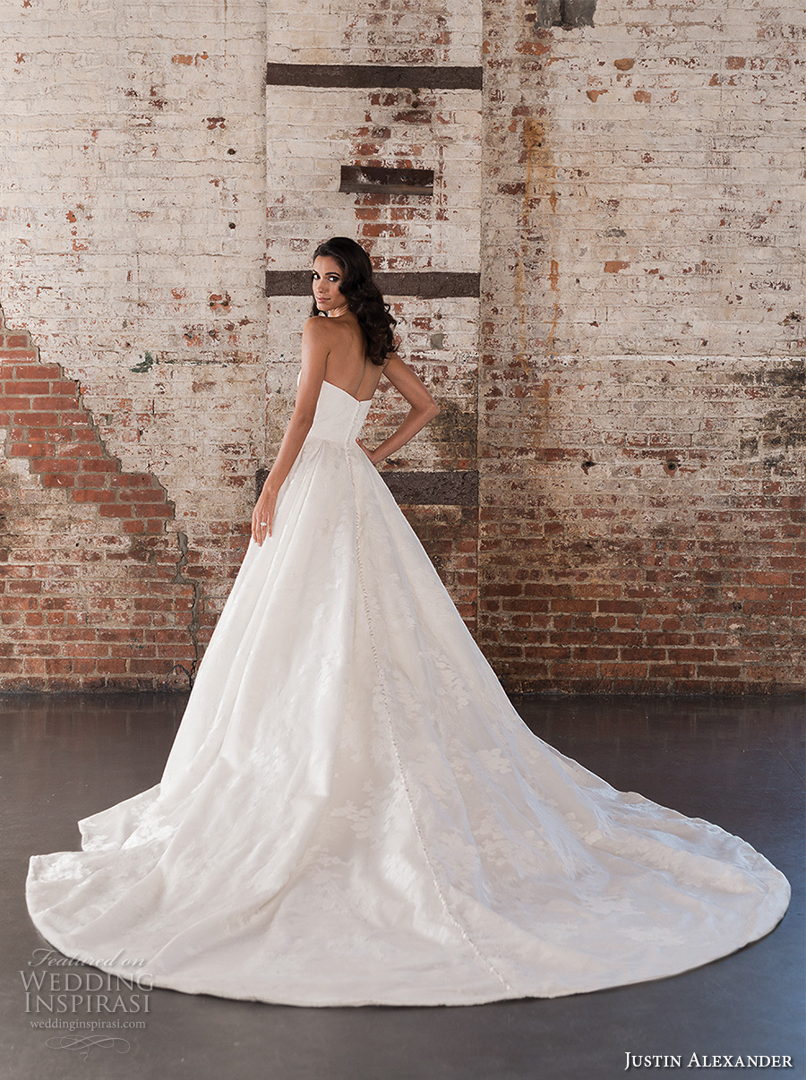 justin alexander spring 2017 bridal strapless sweetheart neckline lightly embellished bodice classic princess ball gown a line wedding dress chapel train (9858) bv justin alexander spring 2017 bridal strapless sweetheart neckline lightly embellished bodice classic princess ball gown a line wedding dress chapel train (9858) bv