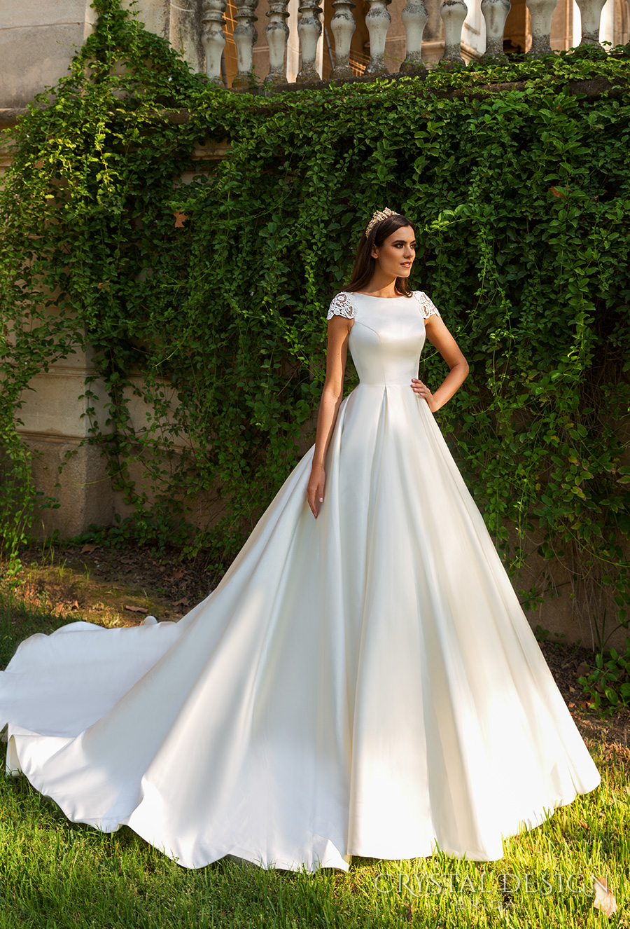 Stunning Gown Designs: Explore the Trending Fashionable Gowns