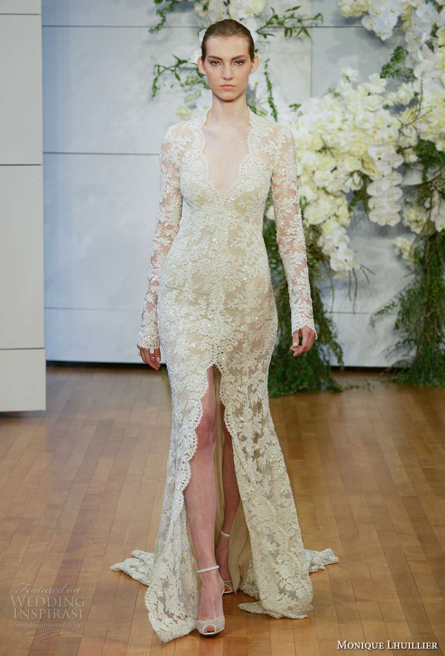 monique lhuillier spring 2018 bridal long sleeves halter neck deep v neck full embellishment lace gold middle slit keyhole back chapel train (faith) mv