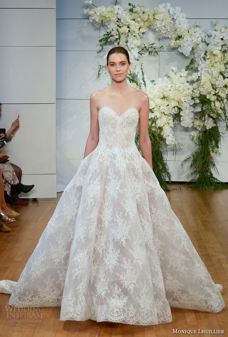 monique lhuillier spring 2018 bridal strapless sweetheart neckline full embellishment lace romantic princess ball gown wedding dress royal train (alexandra) mv