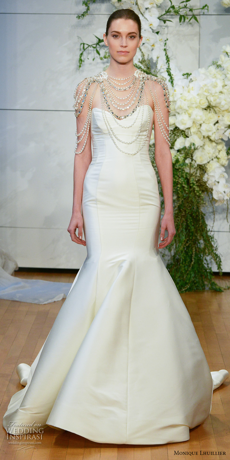 monique lhuillier spring 2018 bridal strapless sweetheart neckline simple clean mermaid wedding dress chapel train (divine) mv