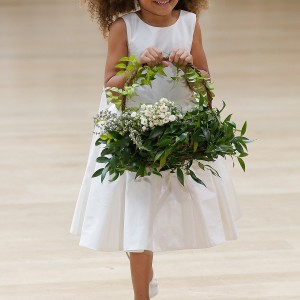 oscar de la renta spring 2018 bridal pretty flower girl dress (101) mv