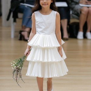 oscar de la renta spring 2018 bridal pretty flower girl dress (102) mv
