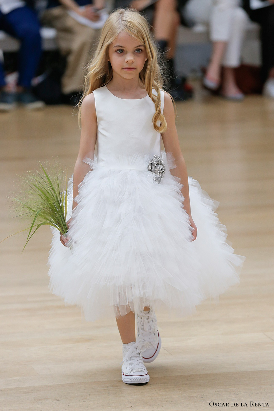 oscar de la renta spring 2018 bridal pretty flower girl dress (105) mv