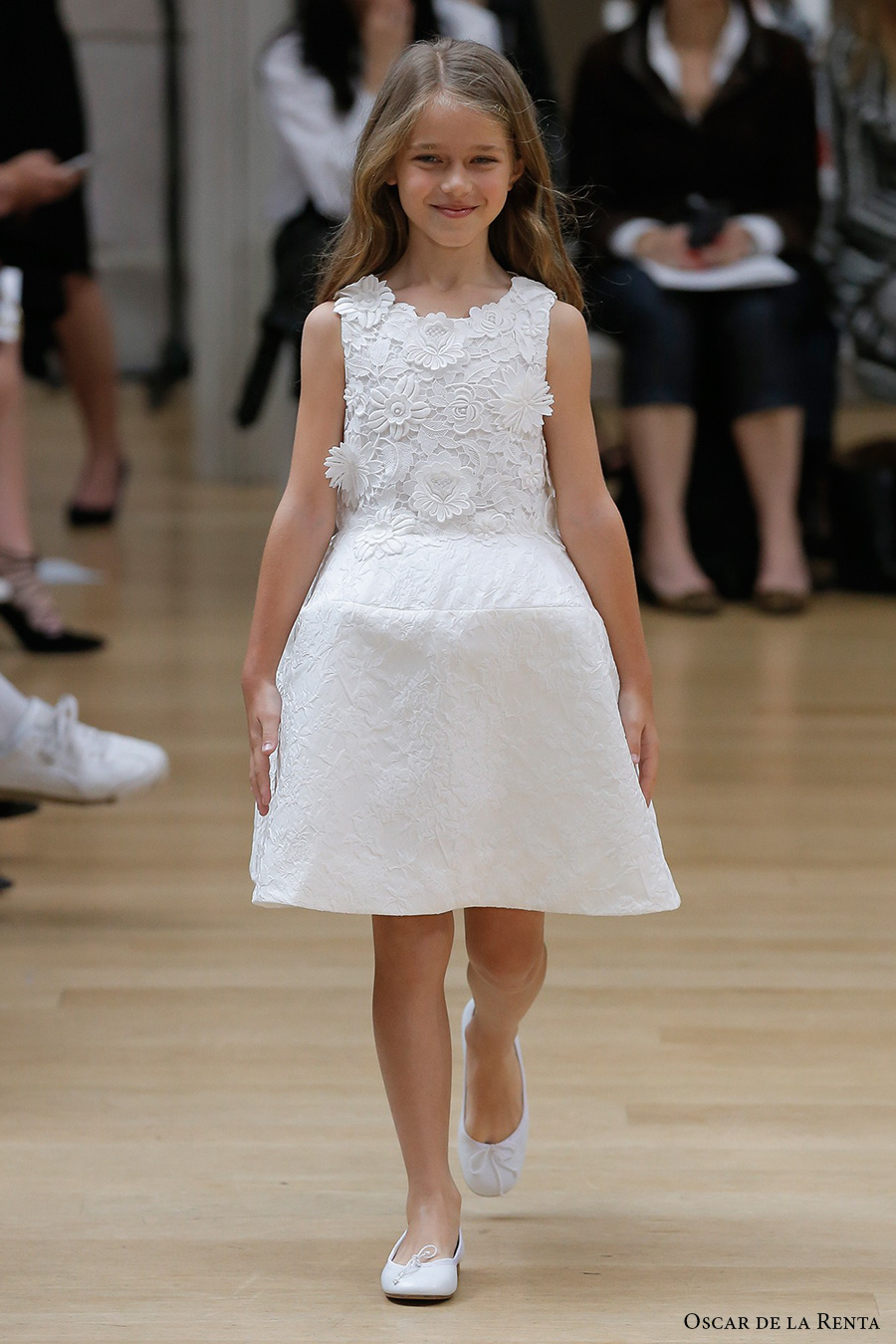 oscar de la renta spring 2018 bridal pretty flower girl dress (107) mv