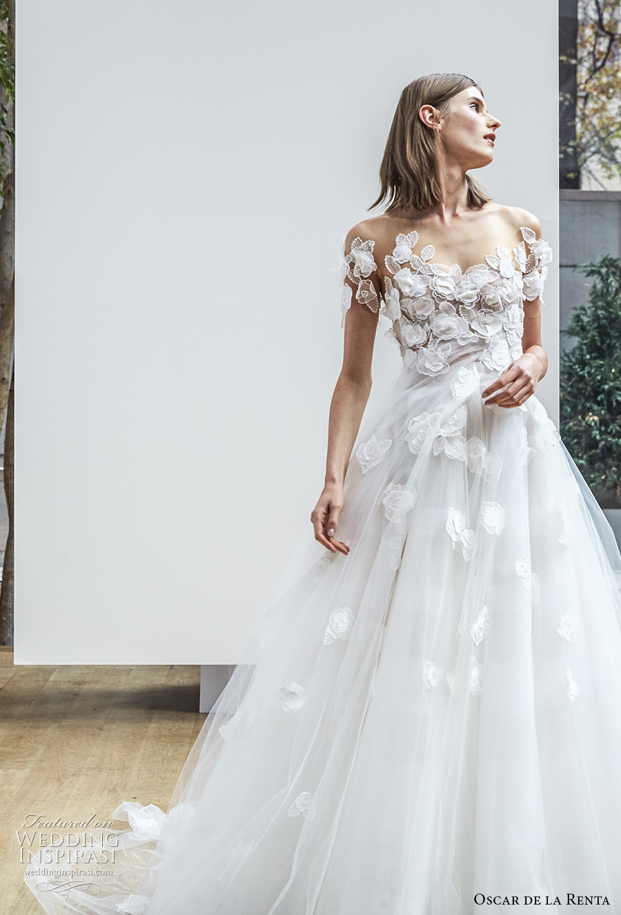 oscar de la renta spring 2018 bridal short sleeves sweetheart neckline heavily embellished bodice tulle skirt romantic princess ball gown a  line wedding dress sweep train (04) mv