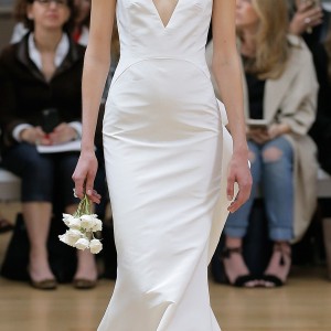 oscar de la renta spring 2018 bridal sleeveless deep v neck simple clean elegant fit and flare wedding dress open v back sweep train (11) mv