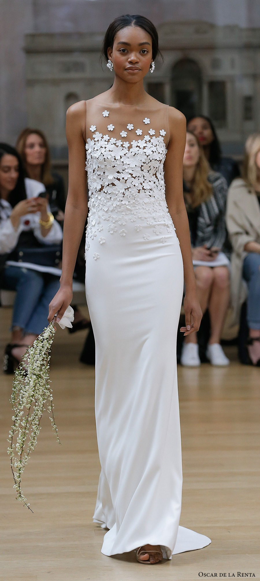 oscar de la renta spring 2018 bridal sleeveless illusion jewel heavily embellished bodice elegant sheath wedding dress sweep train (17) mv 