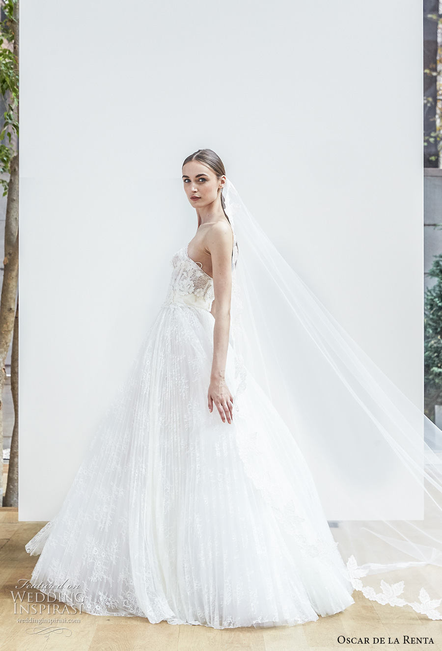 oscar de la renta spring 2018 bridal strapless straight across neckline full embellishment bustier romantic a  line wedding dress sweep train (05) mv