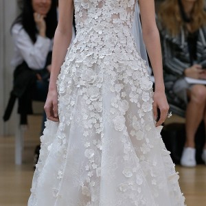 oscar de la renta spring 2018 bridal strapless straight across neckline heavily embellished bodice romantic a  line wedding dress chapel train (161) mv