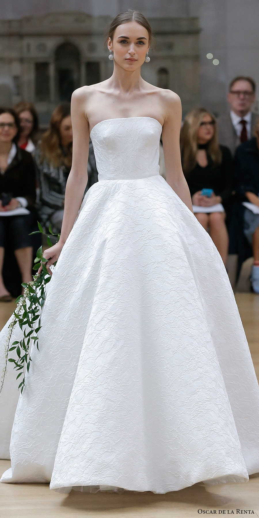 oscar de la renta spring 2018 bridal strapless straight across simple clean elegant ball gown a  line wedding dress chapel train (21) mv 