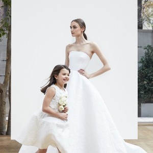 oscar de la renta spring 2018 bridal strapless straight across simple clean elegant ball gown a  line wedding dress chapel train (21) mv