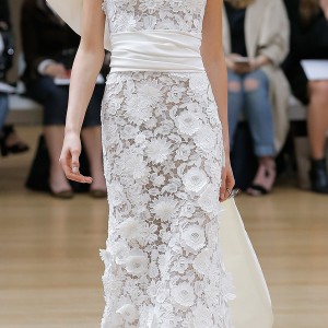 oscar de la renta spring 2018 bridal strapless sweetheart neckline full embellishment eleagnt romantic fit and flare wedding dress sweep train (10) mv