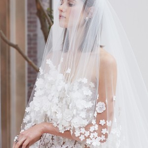oscar de la renta spring 2018 bridal strapless sweetheart neckline heavily embellished bodice romantic a  line wedding dress chapel train (15) zv