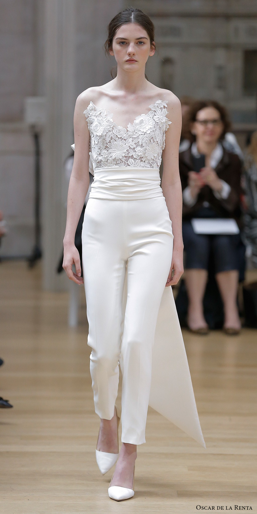 oscar de la renta spring 2018 bridal strapless sweetheart neckline heavily embellished bodice sophiscated jumpsuit wedding dress ribbon back (08) mv 