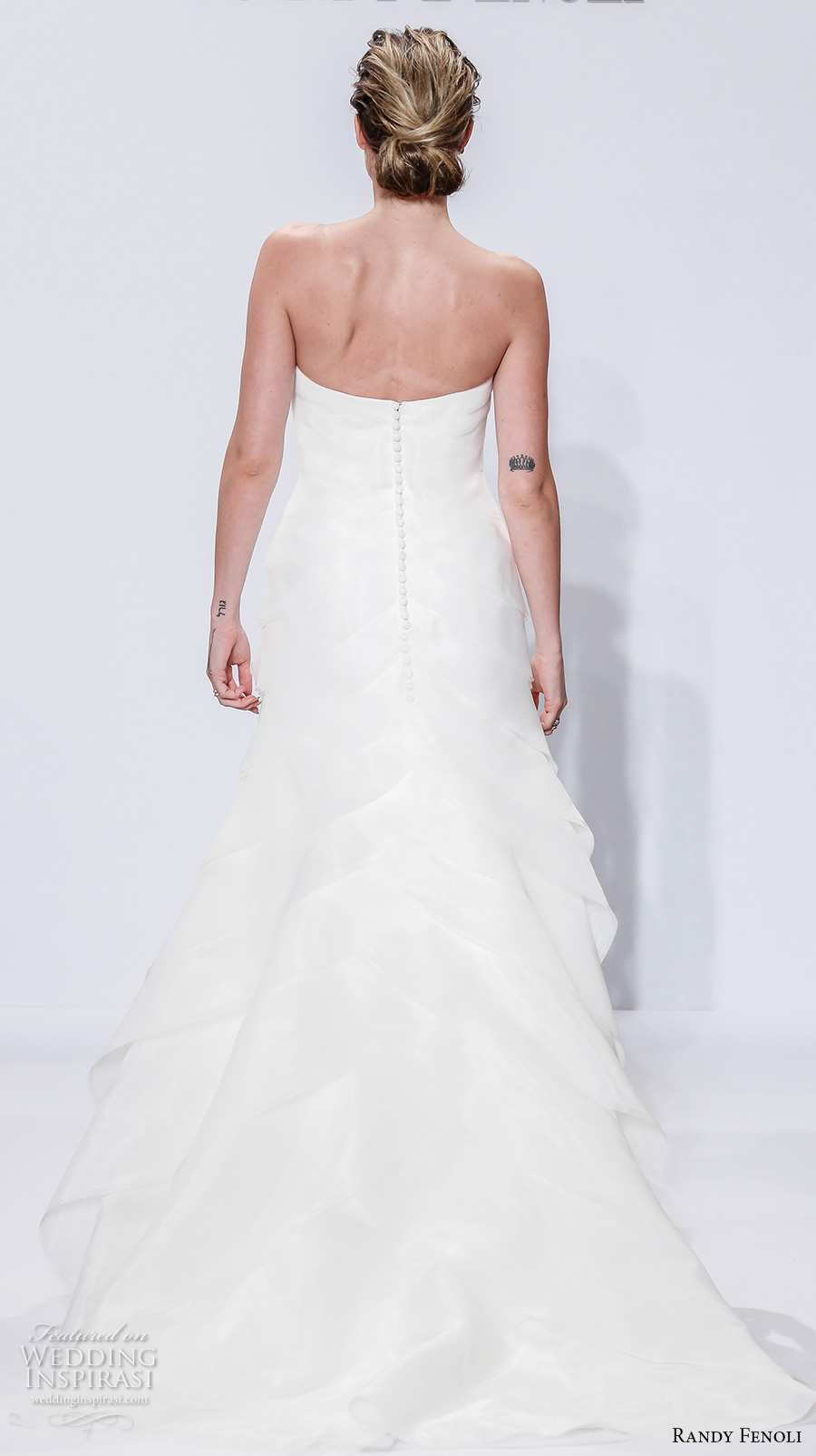 randy fenoli spring 2018 bridal semi sweetheart neckline simple elegant trumpet wedding dress chapel train (08) bv randy fenoli spring 2018 bridal semi sweetheart neckline simple elegant trumpet wedding dress chapel train (08) bv