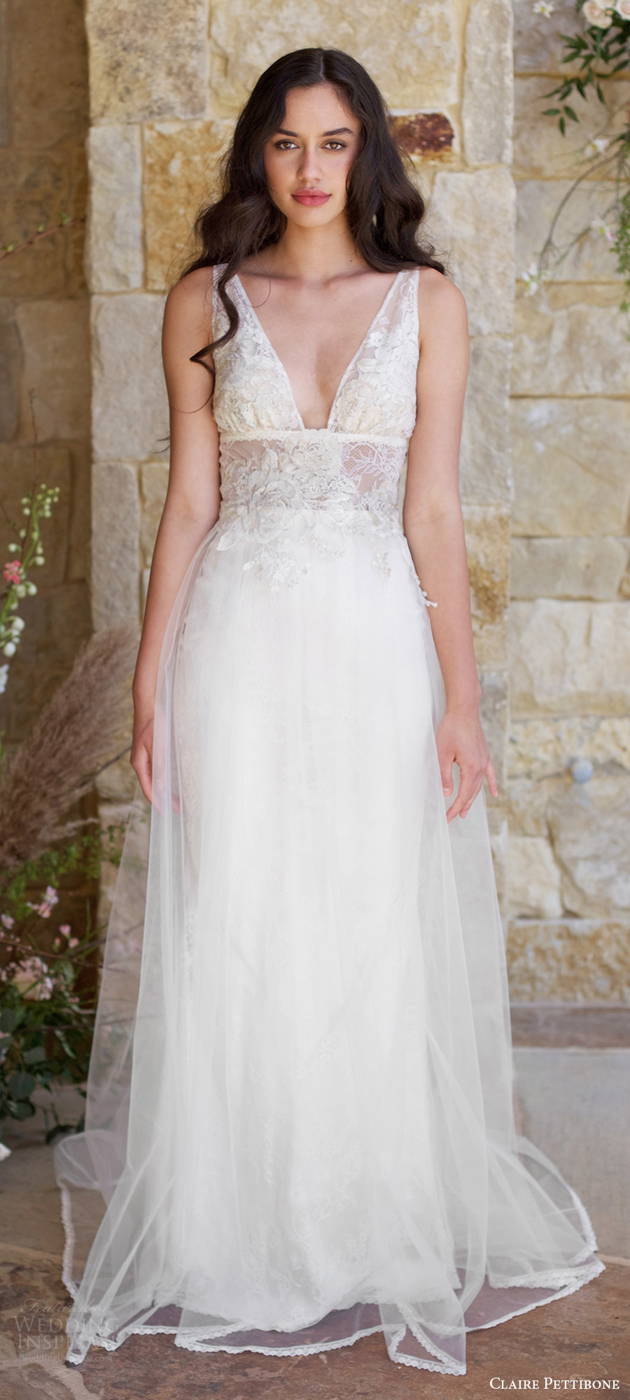 claire pettibone spring 2018 bridal sleeveless deep v neck straps lace bodice a line wedding dress (champagne) mv romantic long train claire pettibone spring 2018 bridal sleeveless deep v neck straps lace bodice a line wedding dress (champagne) mv romantic long train