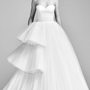 viktor and rolf spring 2018 brida strapless sweetheart ball gown wedding dress (19) mv tiered ruffle skirt romantic modern