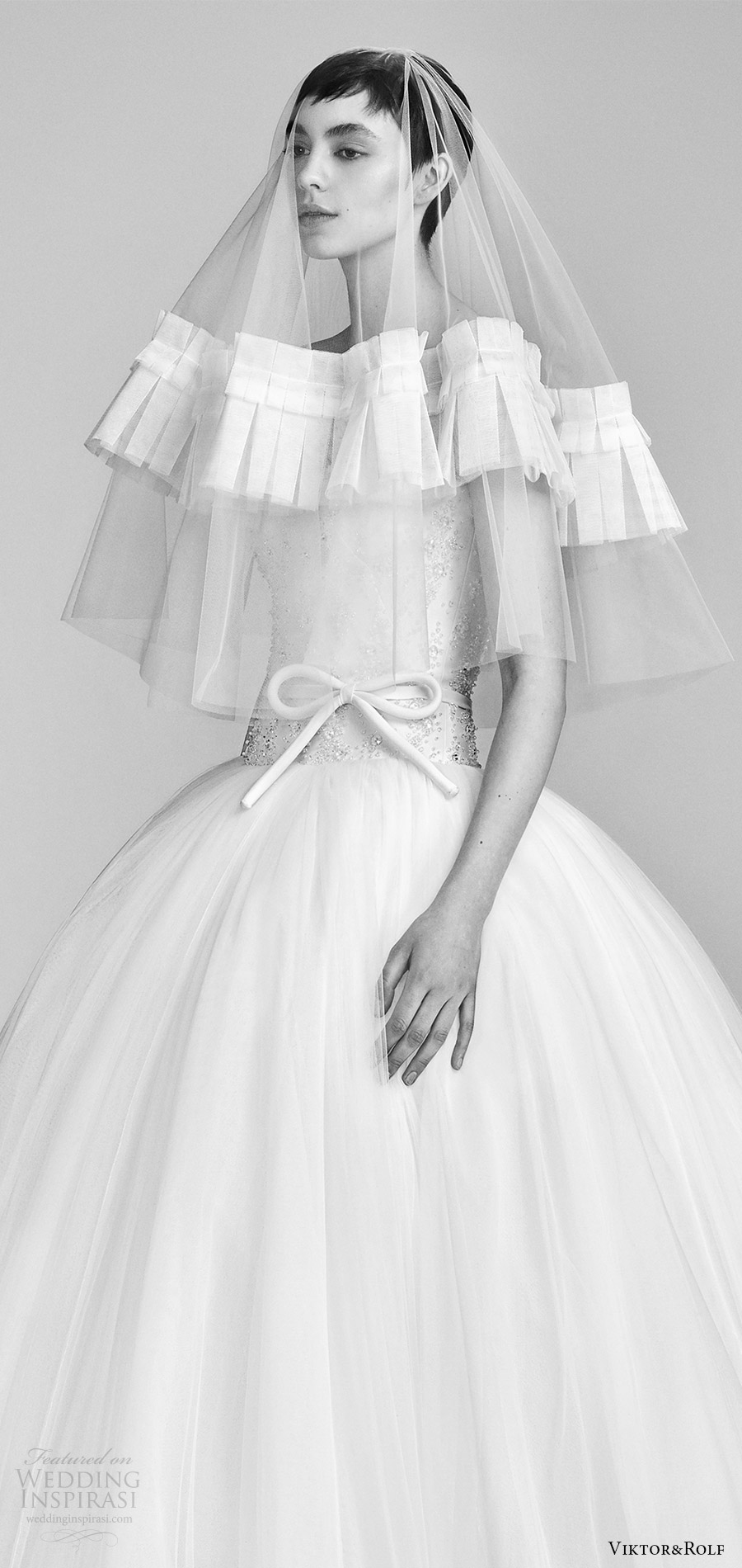 viktor and rolf spring 2018 bridal cap strapless sweetheart beaded bodice drop waist ball gown wedding dress (11) zv pocket romantic