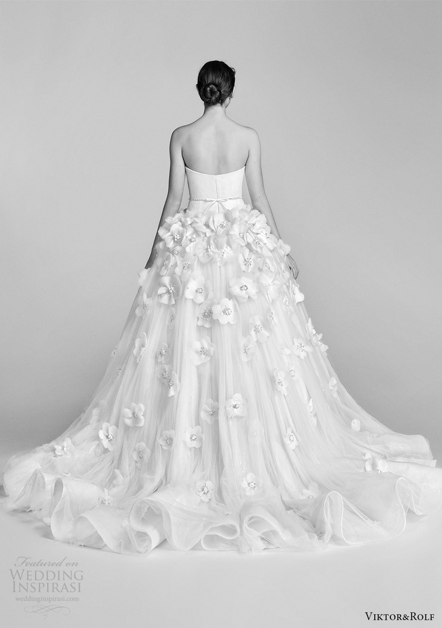 viktor and rolf spring 2018 bridal cap strapless sweetheart drop waist ball gown wedding dress embellished skirt (12) bv long train romantic