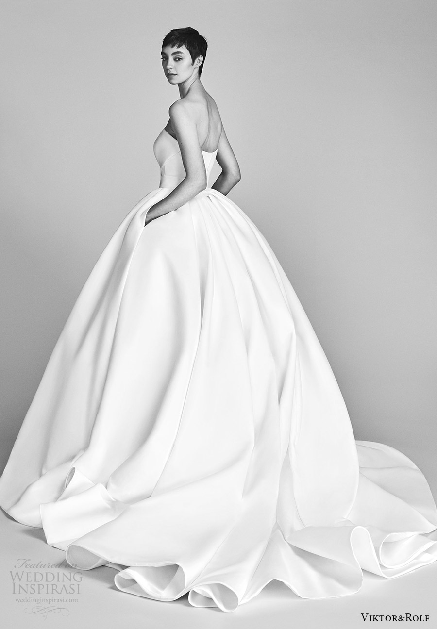 viktor and rolf spring 2018 bridal strapless sweetheart bow waist ball gown wedding dress (9) bv pocket train romantic modern