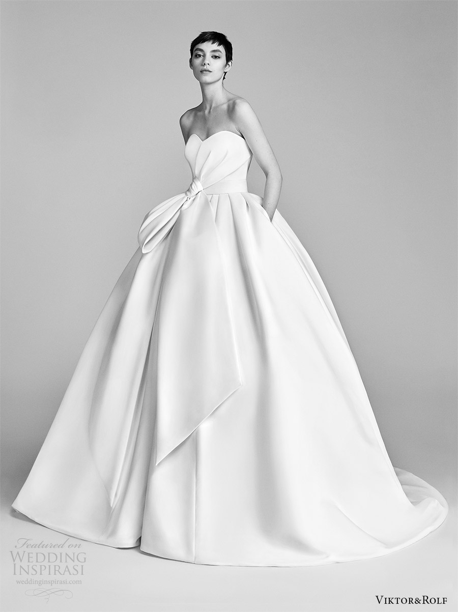 viktor and rolf spring 2018 bridal strapless sweetheart bow waist ball gown wedding dress (9) mv pocket train romantic modern