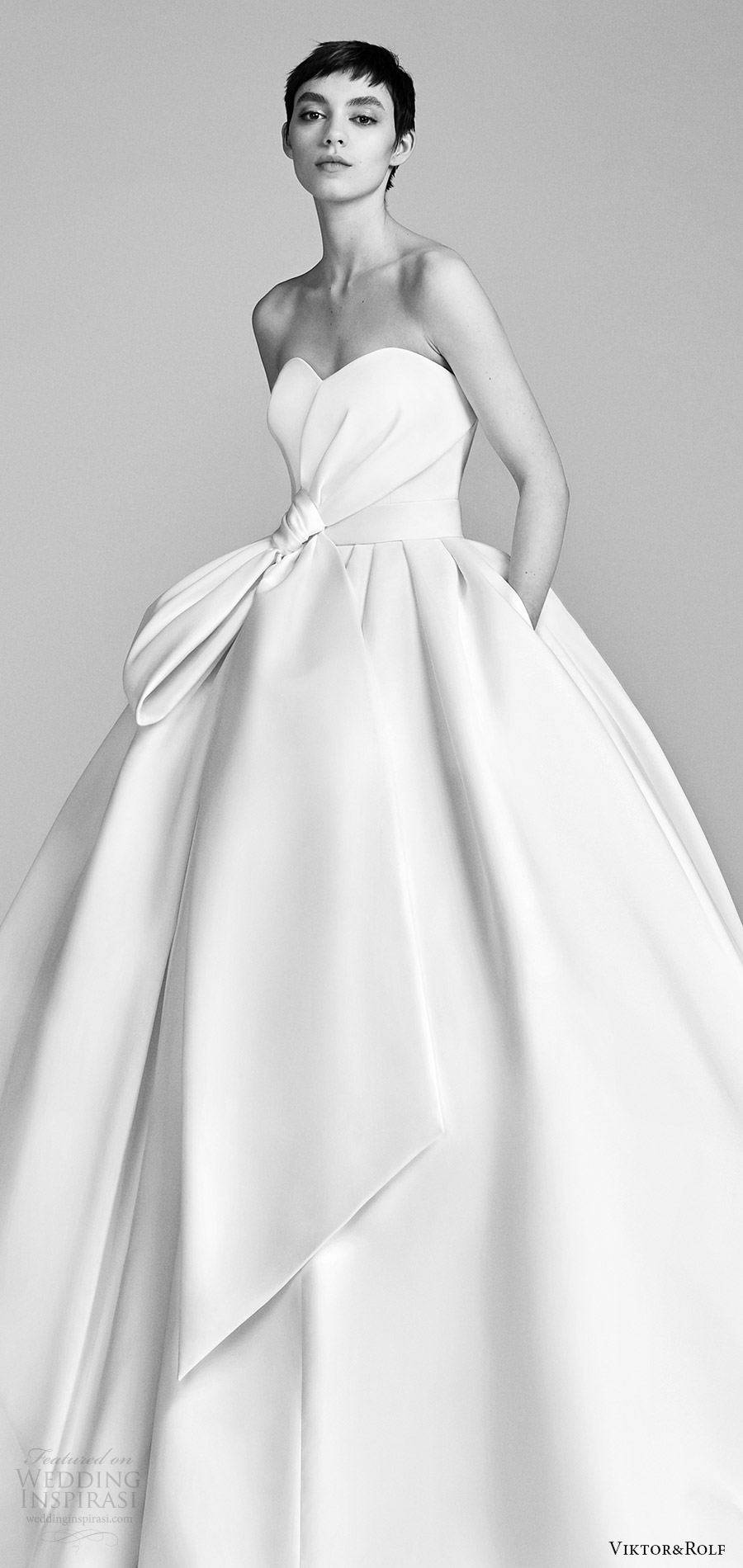 viktor and rolf spring 2018 bridal strapless sweetheart bow waist ball gown wedding dress (9) zv pocket train romantic modern