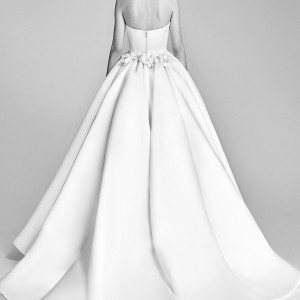 viktor and rolf spring 2018 bridal strapless sweetheart embellished neckline ball gown wedding dress (1) bv train romantic