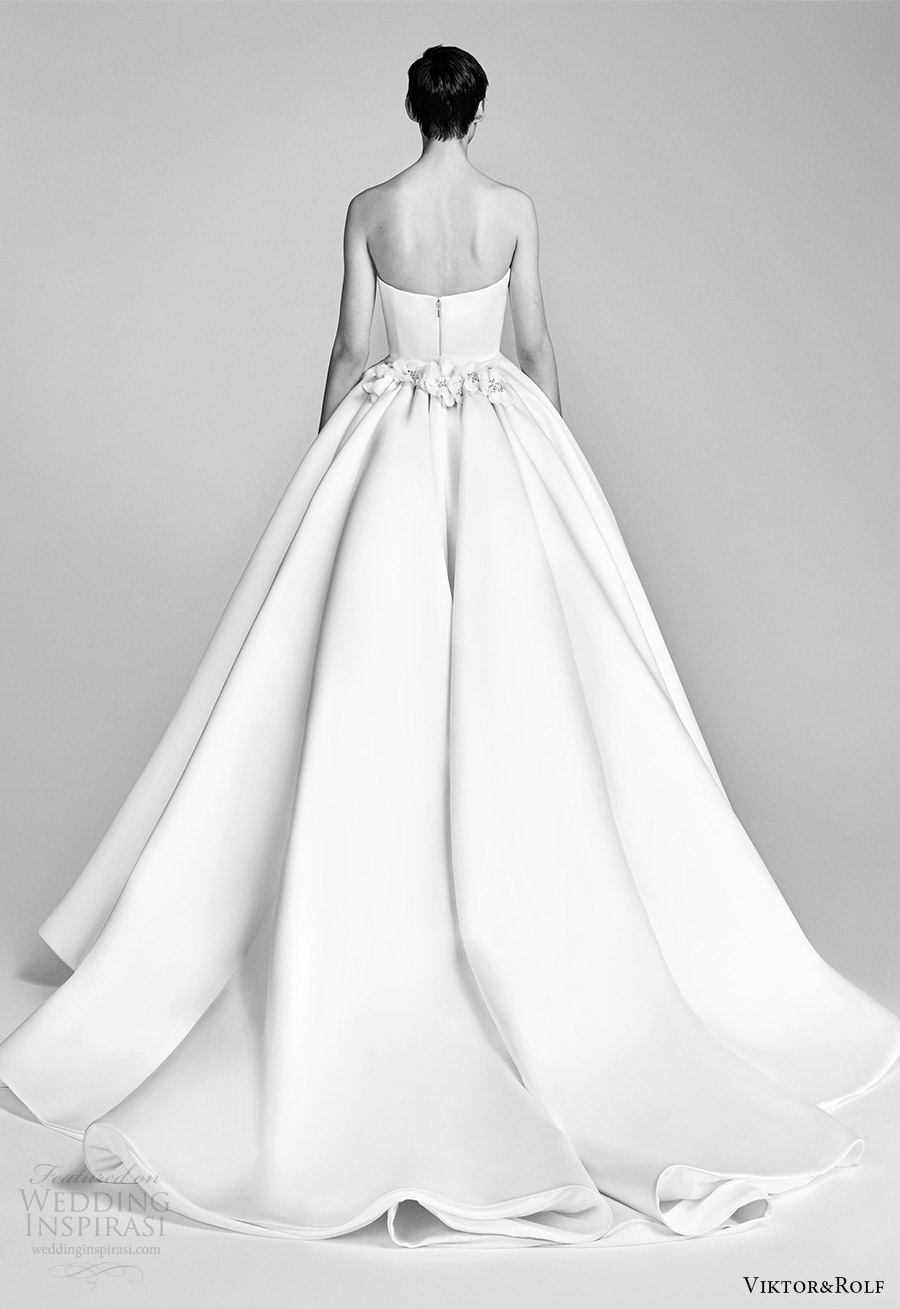 viktor and rolf spring 2018 bridal strapless sweetheart embellished neckline ball gown wedding dress (1) bv train romantic