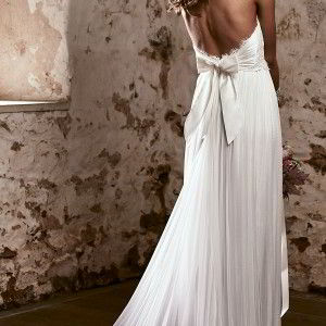 anna campbell 2018 bridal strapless sweetheart neckline heavily embellished bodice romantic soft a  line wedding dress open back sweep train (16) bv