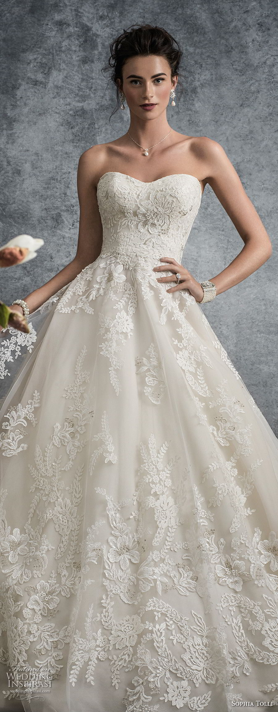 sophia tolli fall 2017 bridal strapless semi sweetheart neckline full embellishment princess ivory color a line wedding dress chapel train (13) lv sophia tolli fall 2017 bridal strapless semi sweetheart neckline full embellishment princess ivory color a line wedding dress chapel train (13) lv