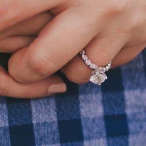jewelers mutual personal jewelry insurance diamond engagement ring close up pic