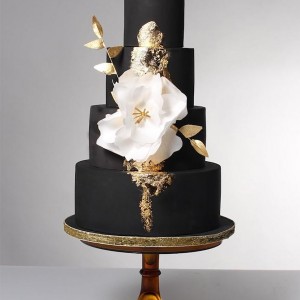 black 4 tier white floral wedding cake (2) mv