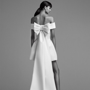 viktor and rolf fall 2018 bridal collection featured beautiful modern wedding dress 1000