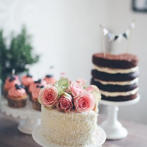 white single tier pink floral wedding cake (12) mv