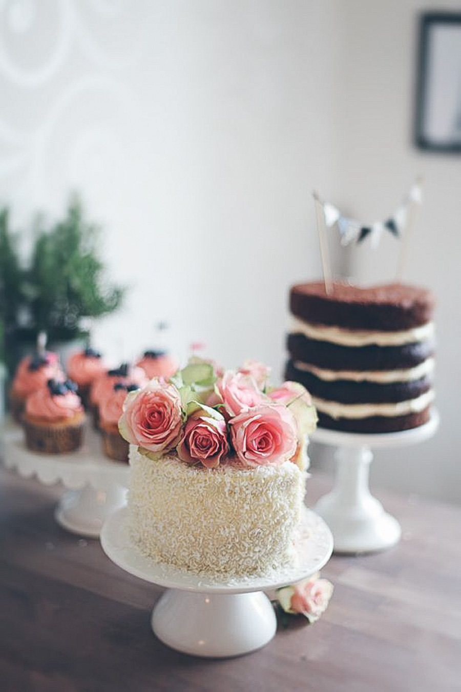 white single tier pink floral wedding cake (12) mv