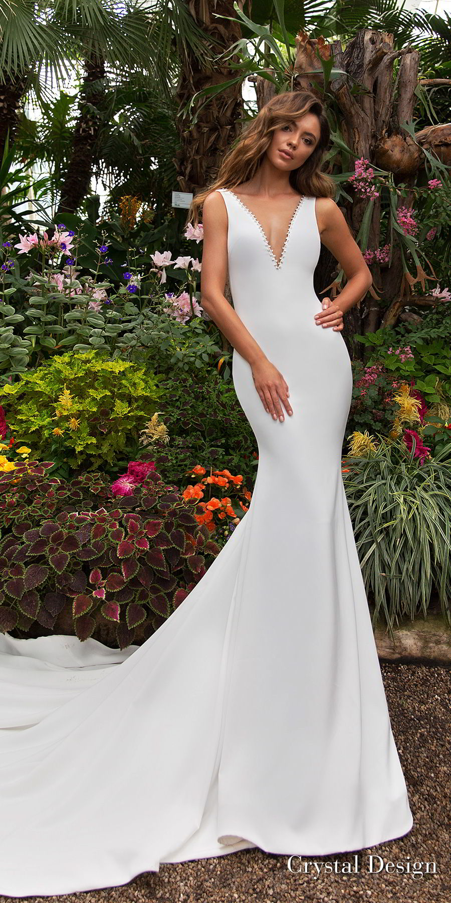 crystal design 2018 sleeveless deep v neck simple clean fit and flare wedding dress sheer back chapel train (candle) mv