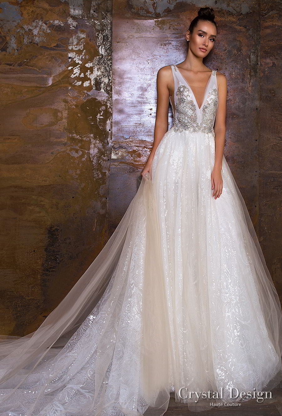 MISTI, A-line wedding dress with a V-neckline