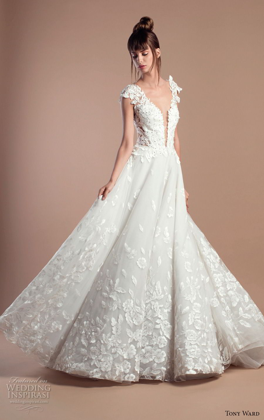 tony ward 2018 bridal cap sleeves deep plunging sweetheart neckline full embellishment romantic a  line wedding dress (21) mv