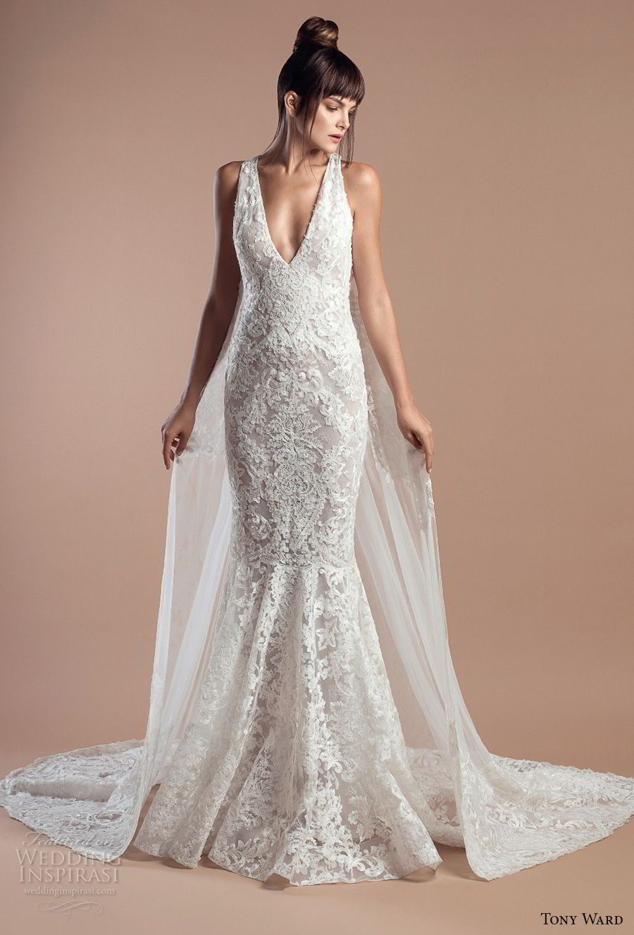 tony ward 2018 bridal sleeveless deep v neck full embellishment elegant mermaid wedding dress cape chapel train (2) mv