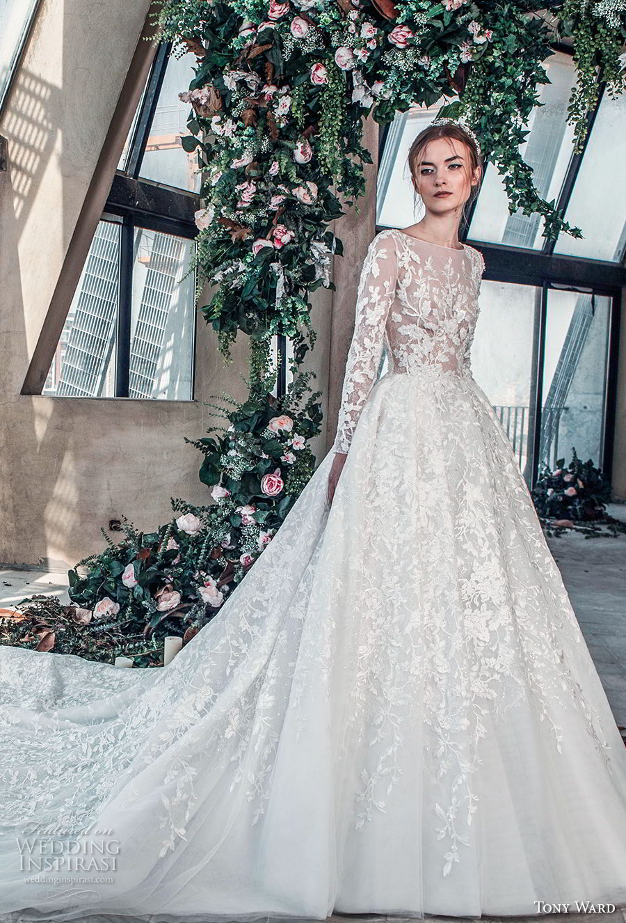 tony ward mariee 2019 long sleeves bateau neck full embellishment romantic princess a  line wedding dress royal train (8) mv