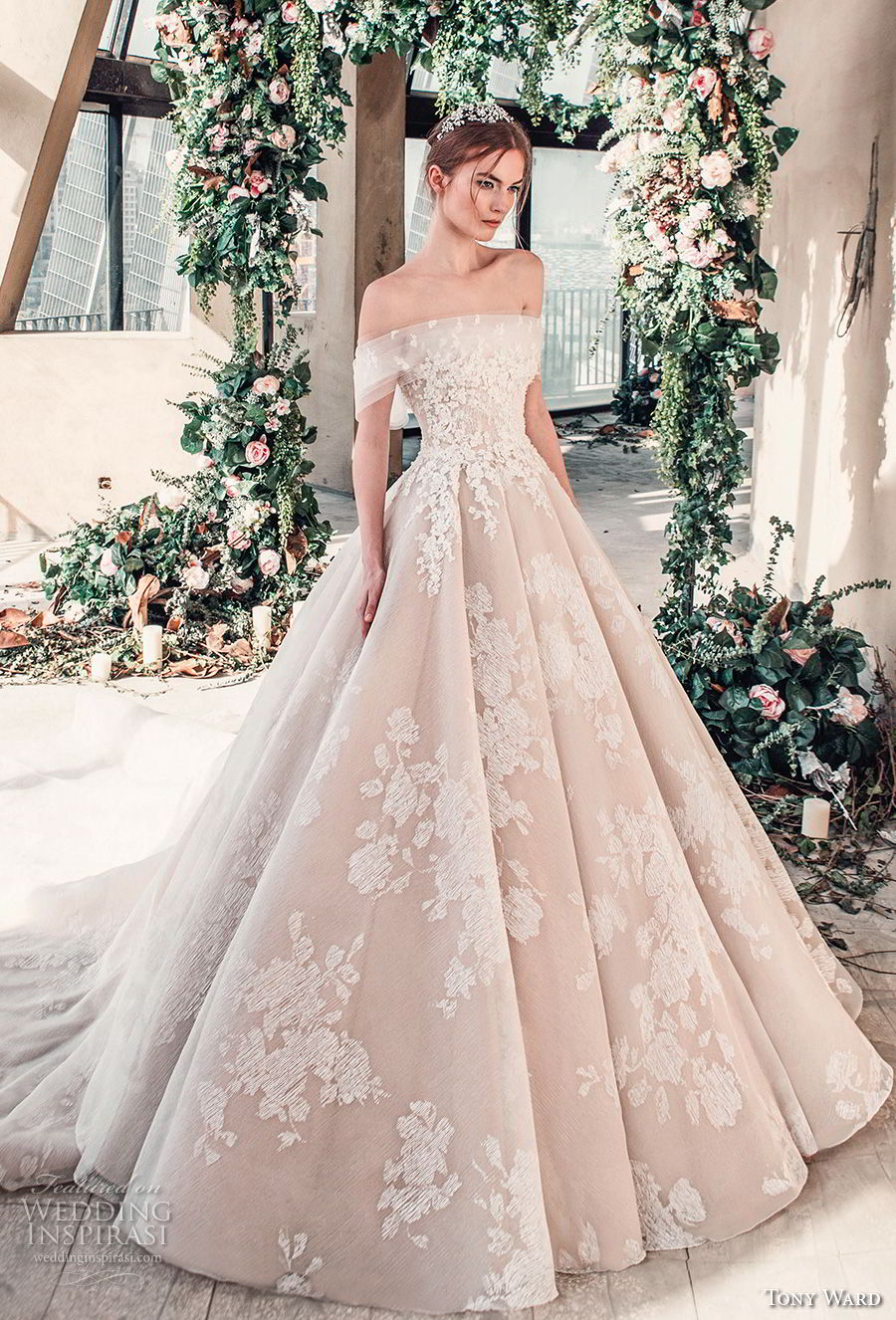 a line romantic wedding dress