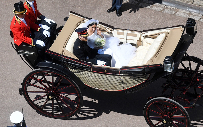 royal wedding 2018 meghan markle givenchy wedding dress chapel train cathedral veil queen mary tiara b5