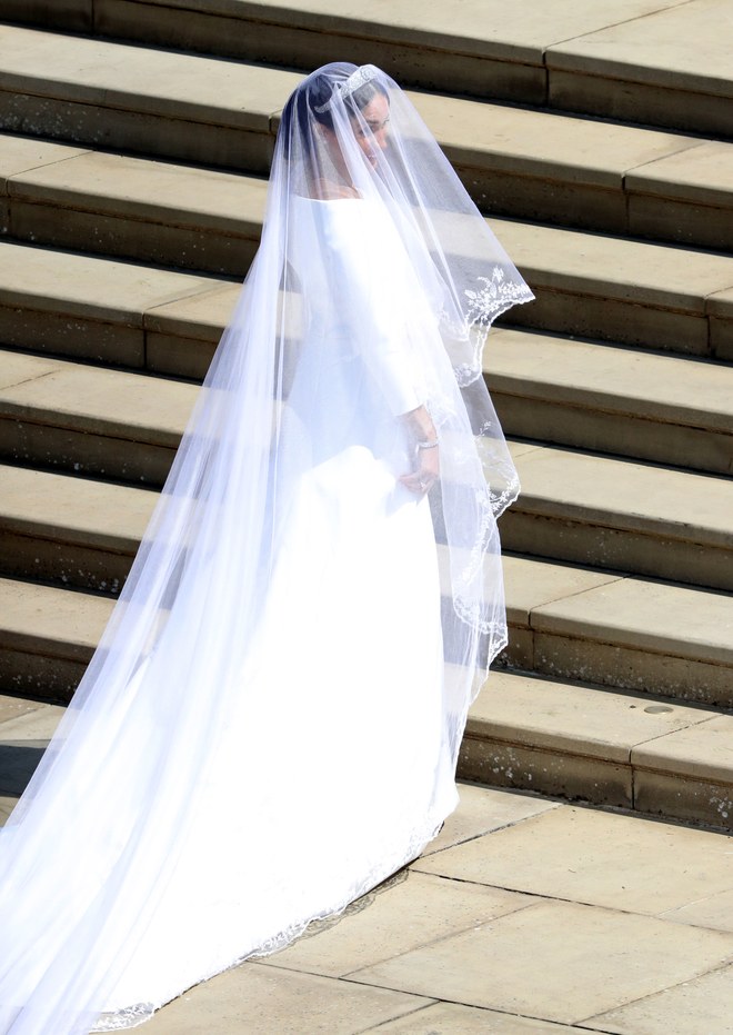 royal wedding 2018 meghan markle givenchy wedding dress chapel train cathedral veil queen mary tiara b8
