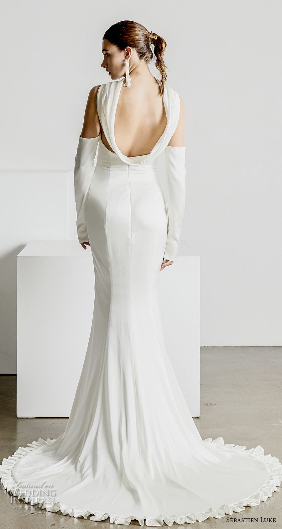 sebastien luke spring 2019 bridal detachable sleeves strapless sweetheart neckline simple minimalist high slit skirt elegant modern fit and flare wedding dress open back chapel train (5) bv 