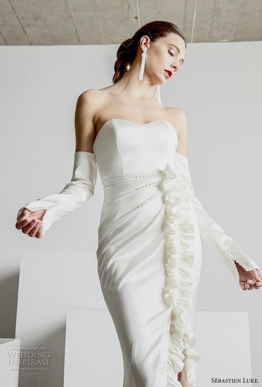 sebastien luke spring 2019 bridal detachable sleeves strapless sweetheart neckline simple minimalist high slit skirt elegant modern fit and flare wedding dress open back chapel train (5) zv