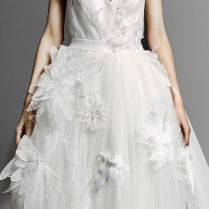 viktor and rolf spring 2019 bridal sleeveless deep v neck full embellishment tulle skirt romantic a  line wedding dress (1) zv