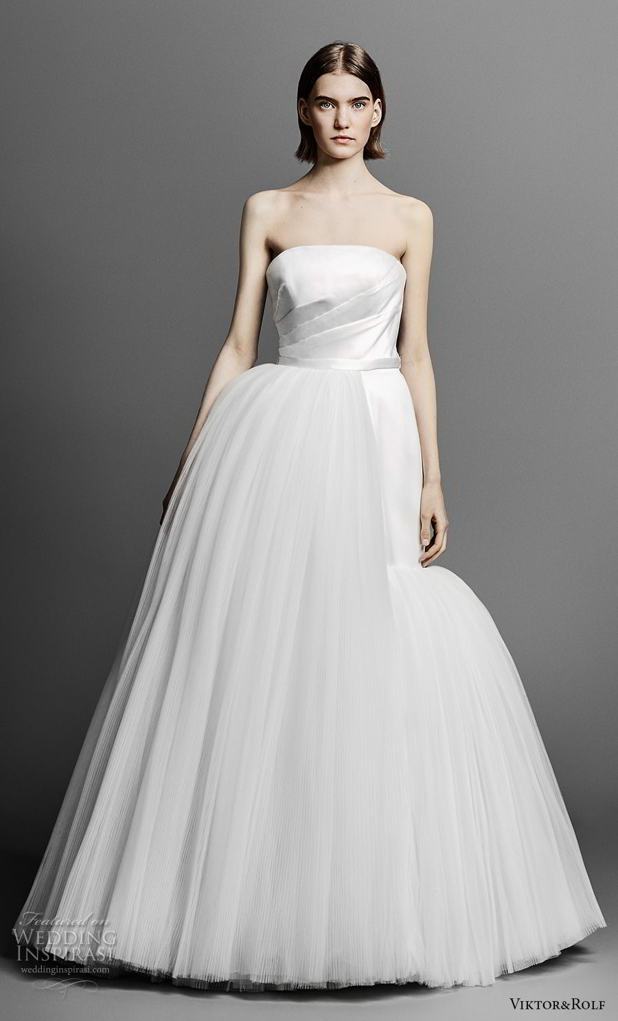 viktor and rolf spring 2019 bridal strapless straight across neck neckline pleated bodice romantic simple mermaid wedding dress a  line overskirt (2) mv